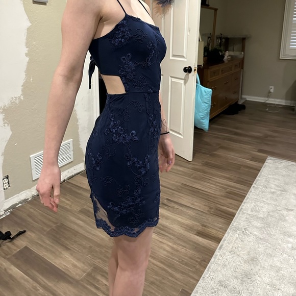 Navy blue, with flower lace. Perfect for a wedding, hoco and winter formal. - Picture 4 of 4
